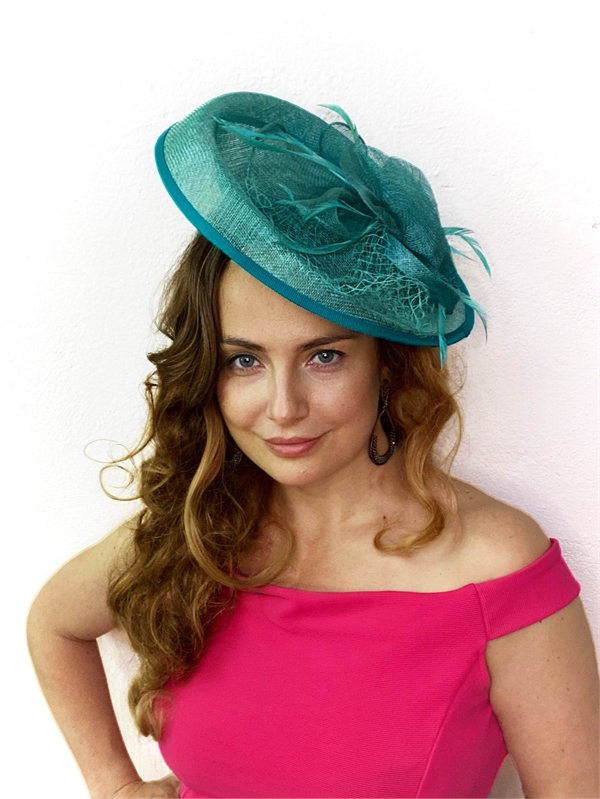 Шляпка на заколке Диана из синамей. Бирюза 4315 - фото 24822