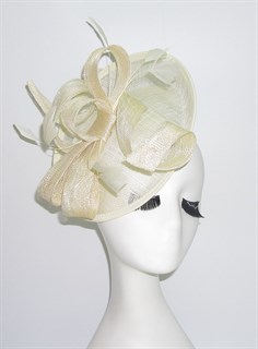 {{productViewItem.photos[photoViewList.activeNavIndex].Alt || productViewItem.photos[photoViewList.activeNavIndex].Description || 'Шляпка из соломки Даяна. Молочный'}}