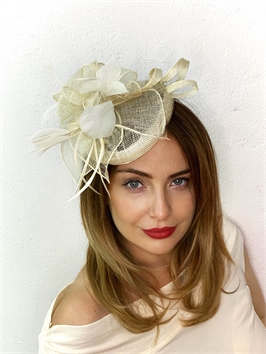 {{productViewItem.photos[photoViewList.activeNavIndex].Alt || productViewItem.photos[photoViewList.activeNavIndex].Description || 'Шляпка из соломки Вивиан. Молочный'}}